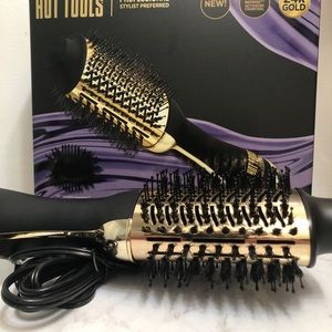 New in the box. Hot tools 24k gold blowout styler